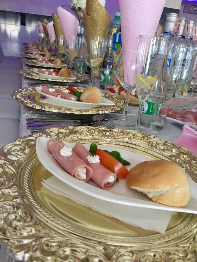 Restaurant And Pension Stenly Spissky Stvrtok Екстер'єр фото